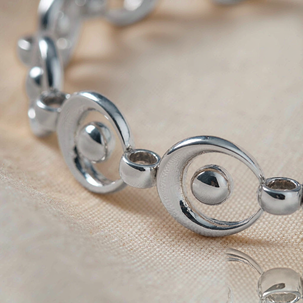 Eclipse Link Bracelet — Silver — macro view