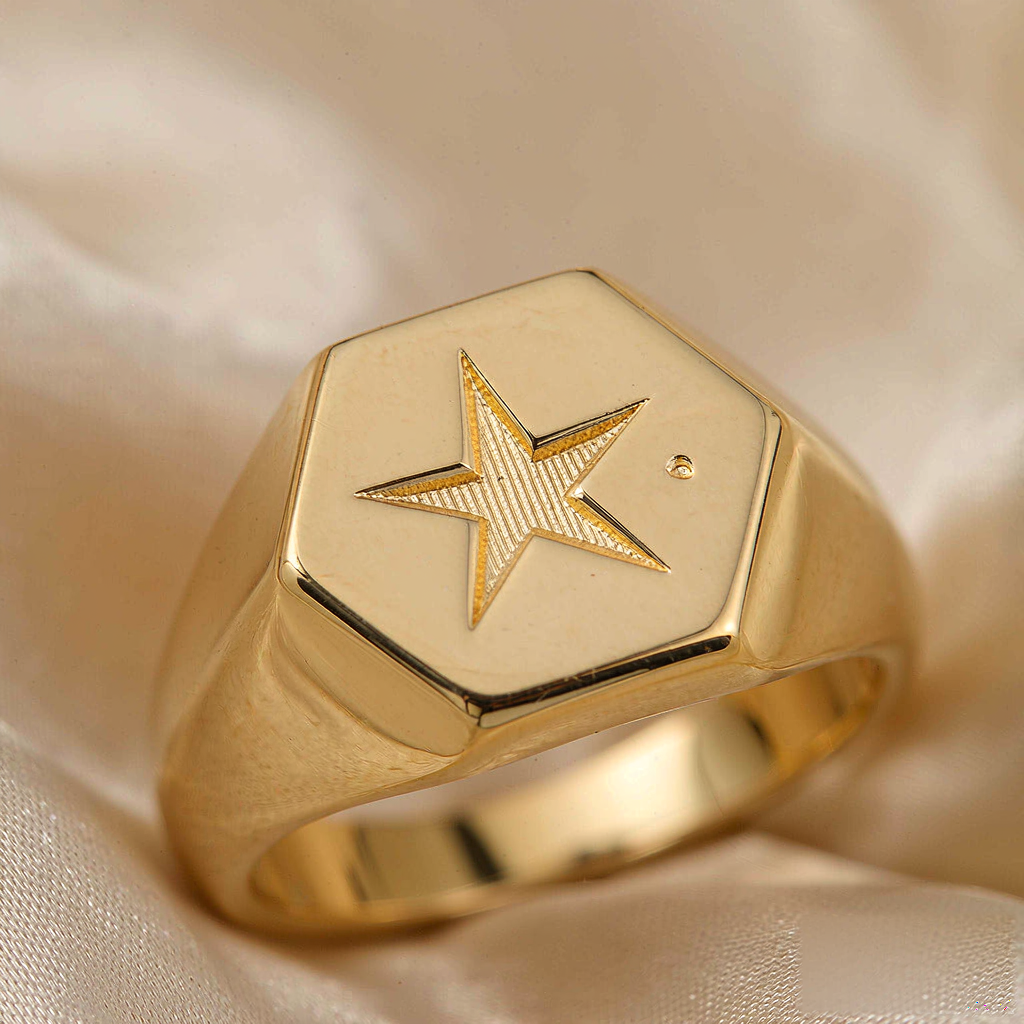 VARYNOXA North Star Signet Ring — macro view
