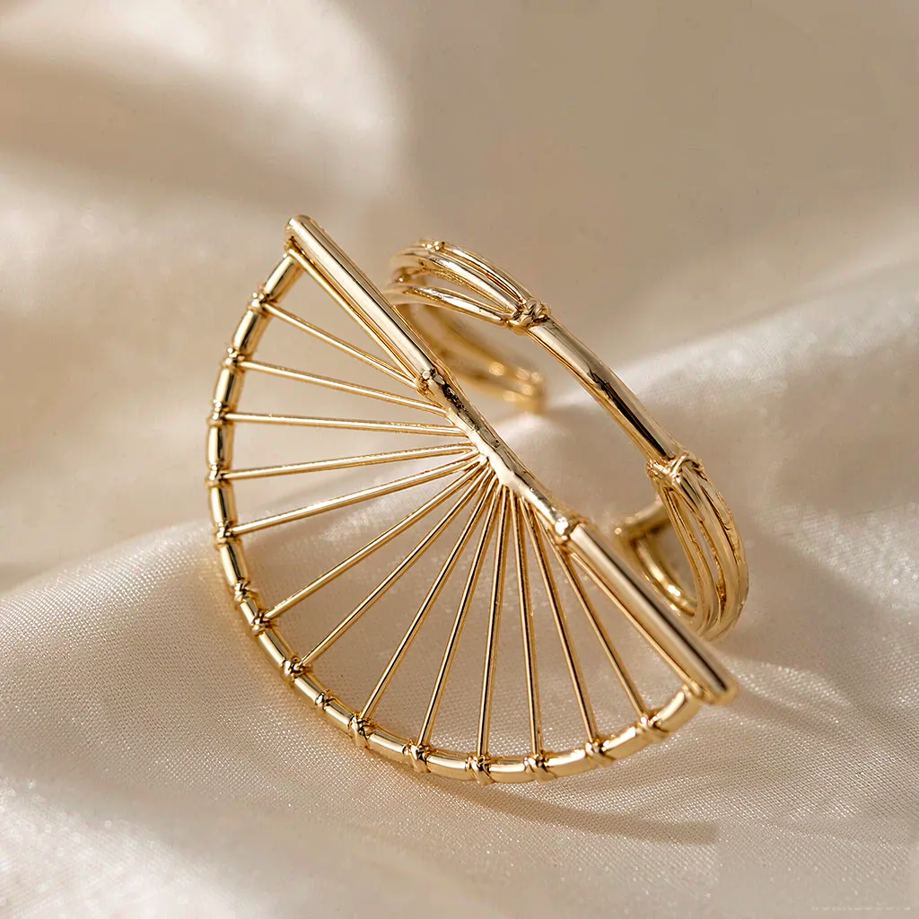 VARYNOXA Sunbeam Open Ring — macro view